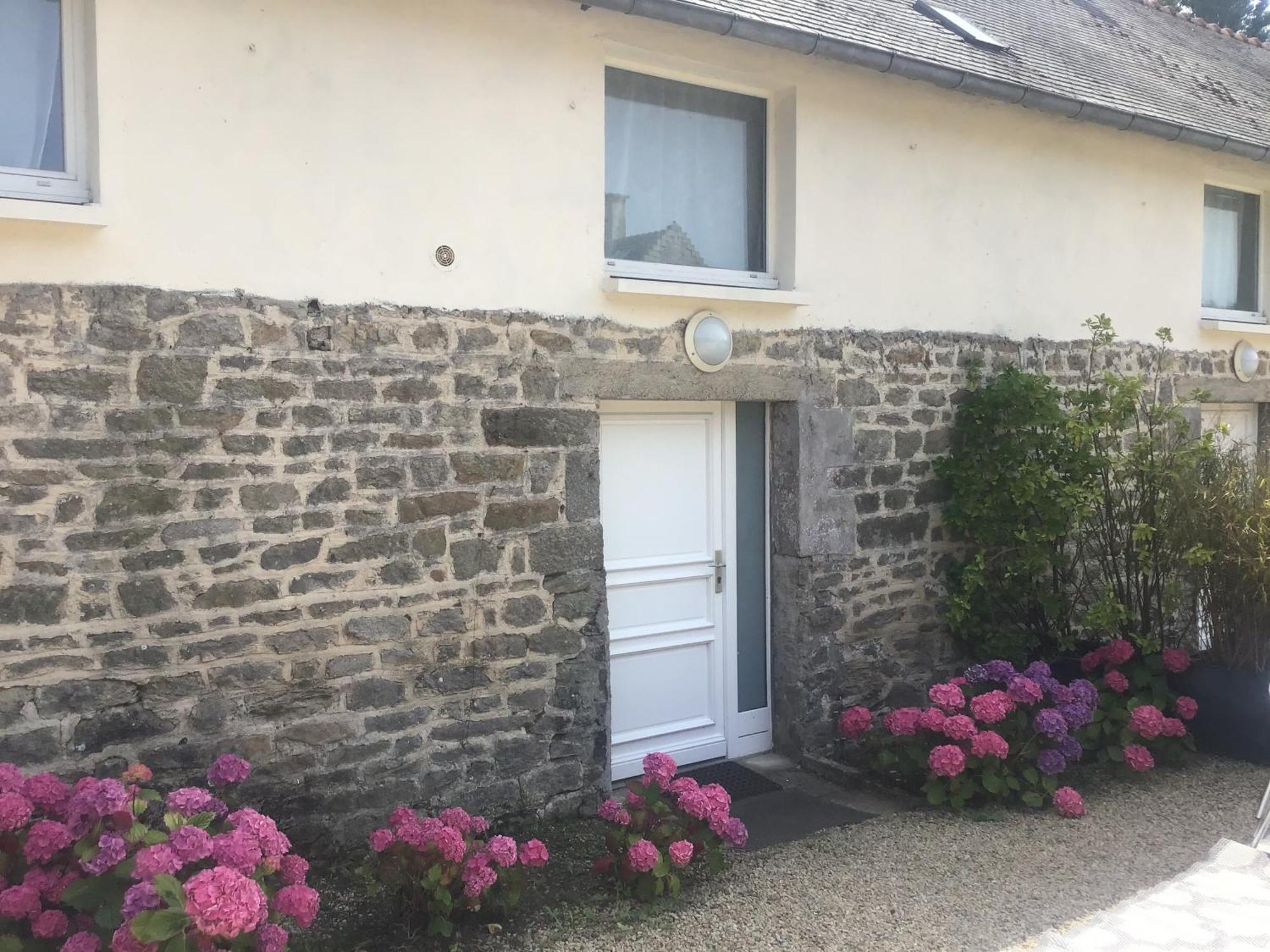 Maison Cosy Avec Exterieur Et Piscine Partagee Mespaul Exterior photo