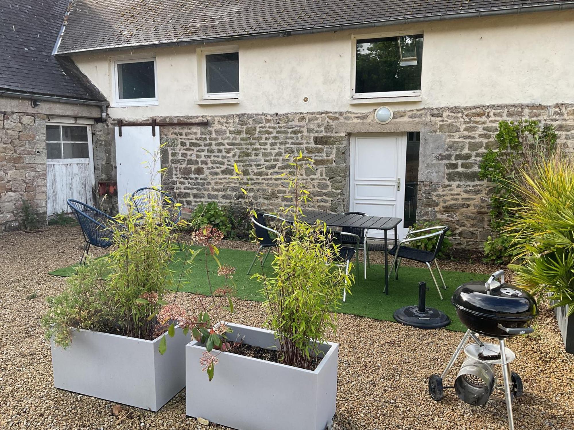 Maison Cosy Avec Exterieur Et Piscine Partagee Mespaul Exterior photo